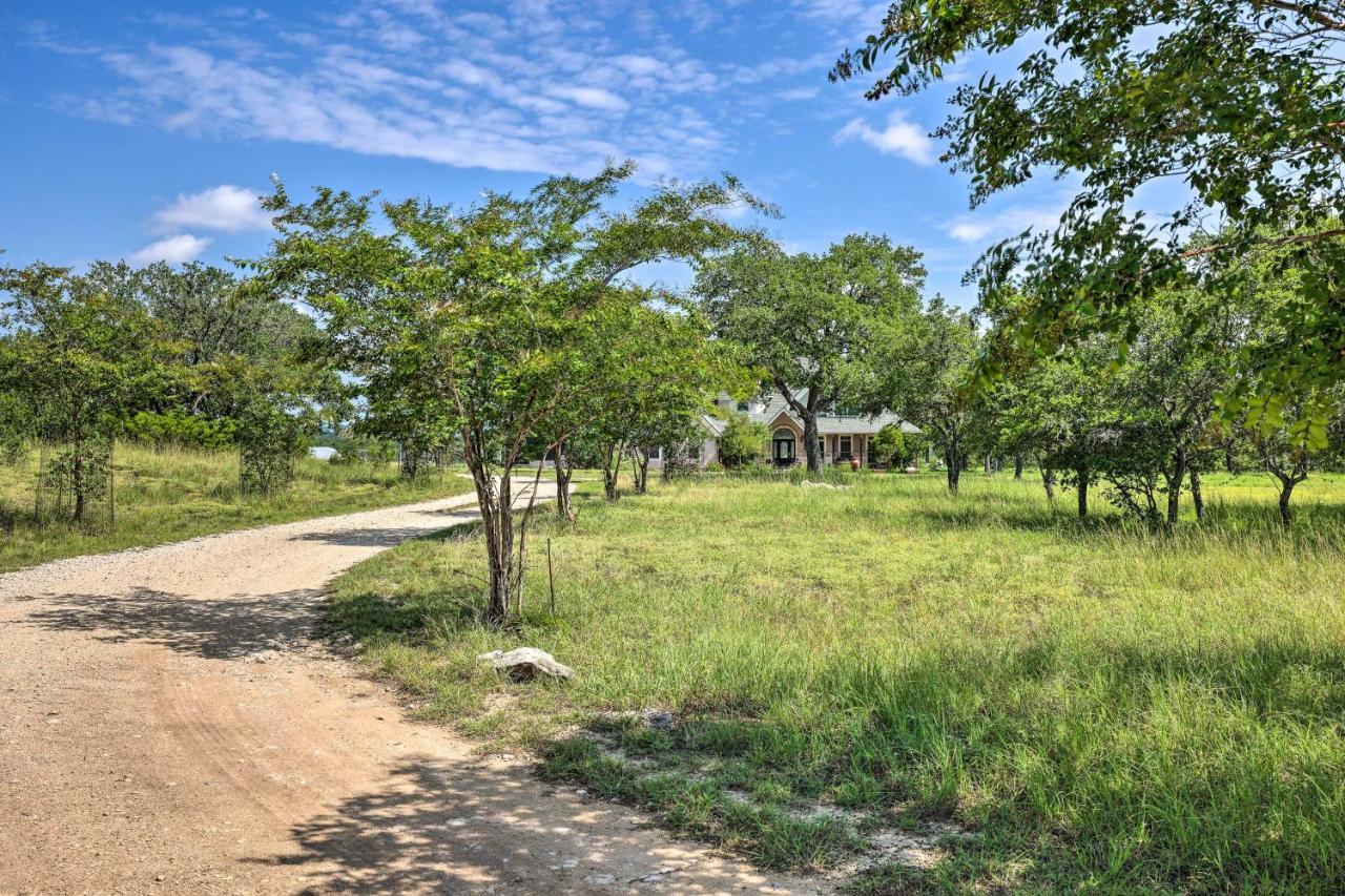 Cozy Spring Branch Cottage In Hill Country! Екстериор снимка